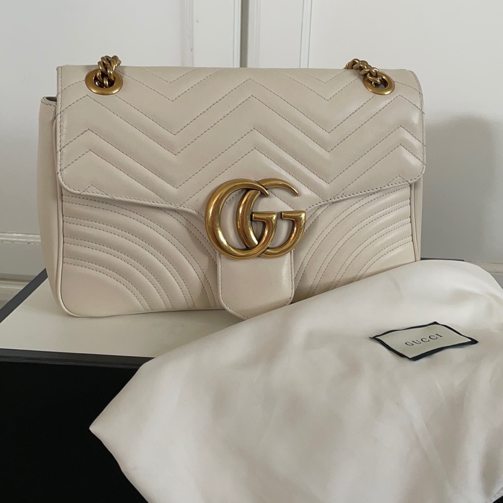 White GG medium matelasse shoulder bag